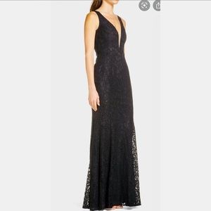 Lulus Plunging Neckline Lace Trumpet Gown black s